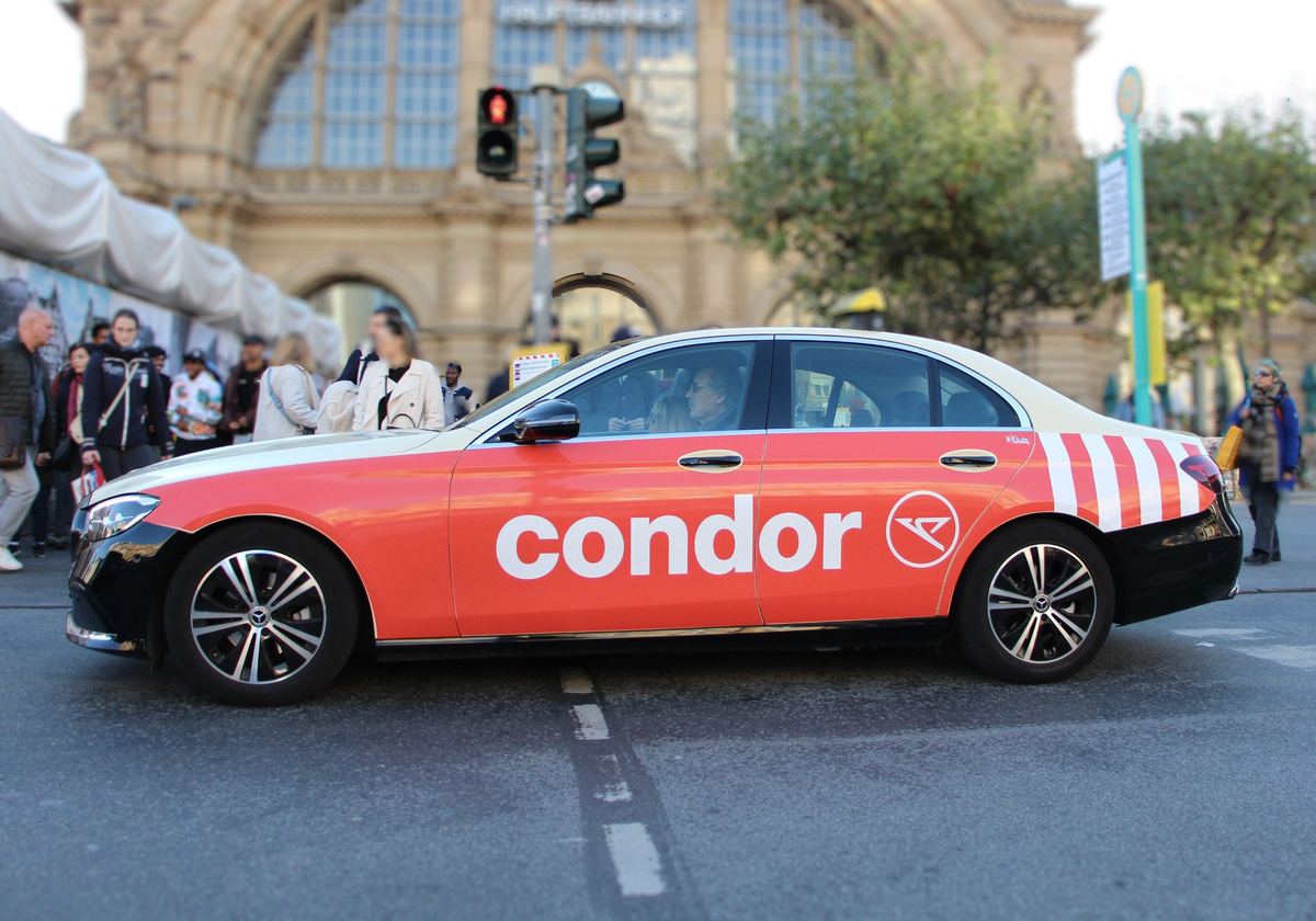 Taxi Außenwerbung Frankfurt – Format SuperSize (Ganzseitenfläche)